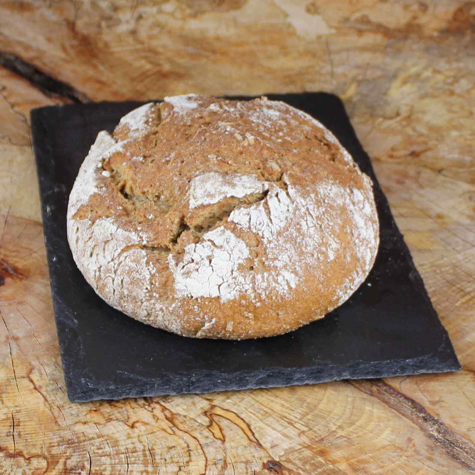 Bauernbrot im Ganzen